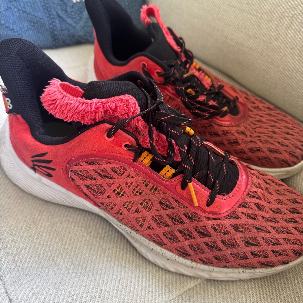 Under Armour Curry Flow 9
Sesame Street Elmo
